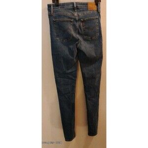 Levi's Premium High Rise Skinny Jeans in classic medium blue wash. Size 30/32. A